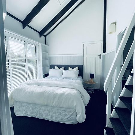 Experience Heritage, Live Modern Upper Hutt Exteriör bild