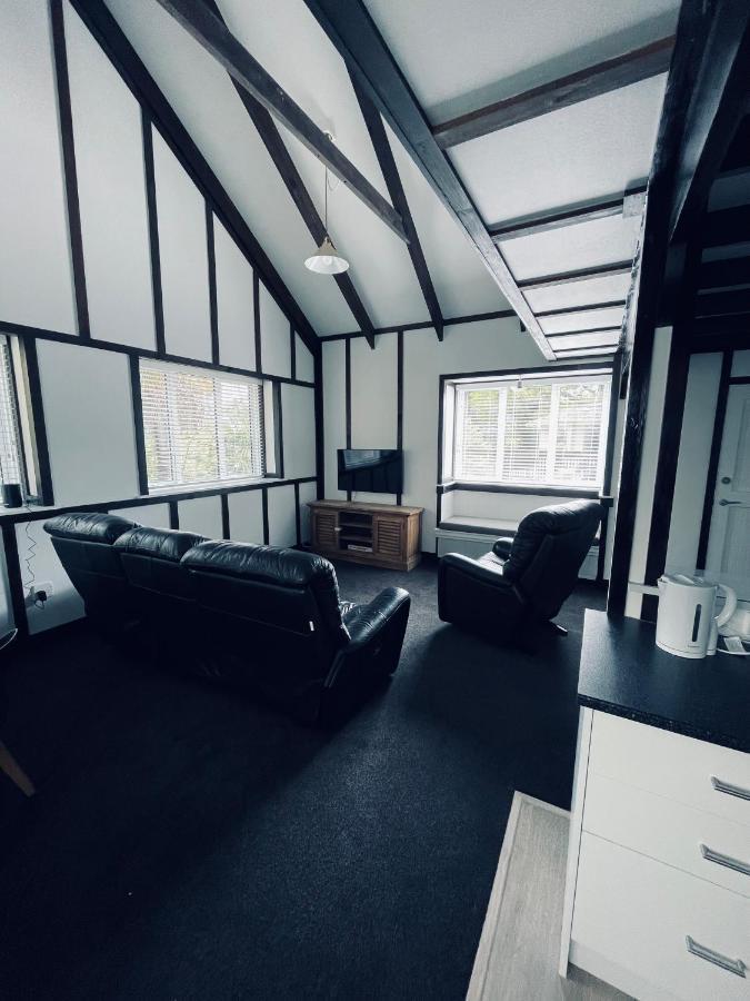 Experience Heritage, Live Modern Upper Hutt Exteriör bild