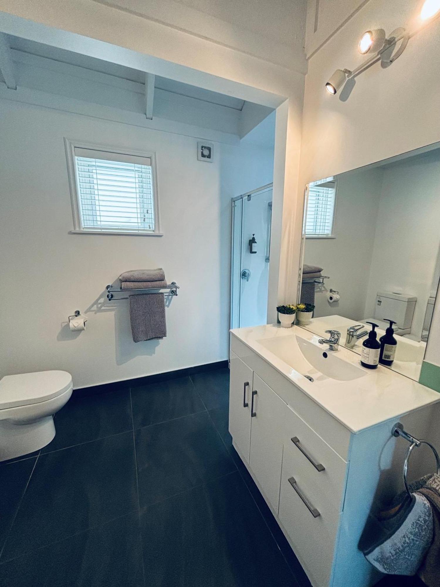 Experience Heritage, Live Modern Upper Hutt Exteriör bild